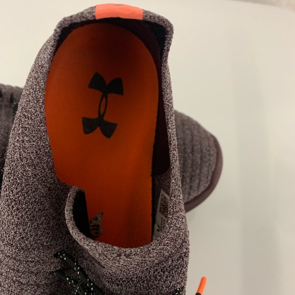 (new) Under Armour Size 12 limited edition - Picture 5 of 5